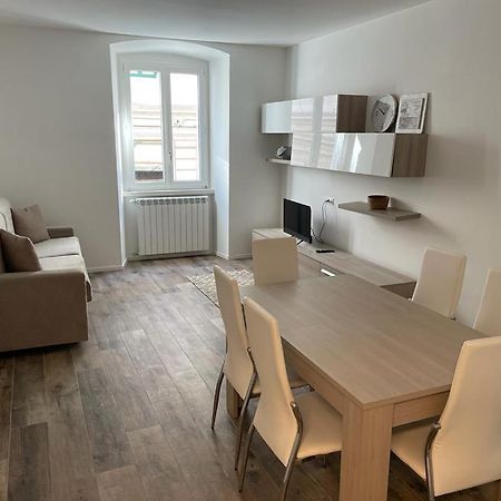 Casa Vacanze Ginevra 1 ตรีเอสเต ภายนอก รูปภาพ